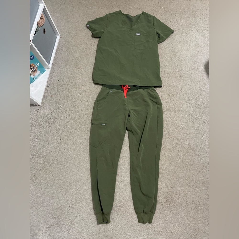 FIGS OLIVE GREEN SET